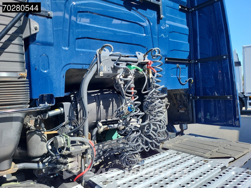 Volvo FH 460 FH 4X2 Low Mileage! VEB+ 2x Tanks - Tracteur routier: photos 5 Volvo FH 460 FH 4X2 Low Mileage! VEB+ 2x Tanks - Tracteur routier: photos 5