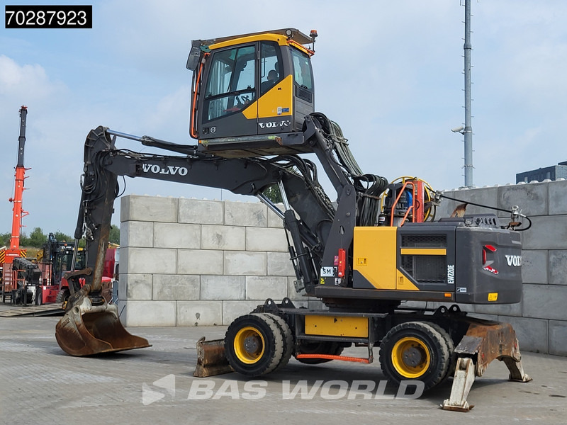 Volvo EW220 E - Pelle sur pneus: photos 5 Volvo EW220 E - Pelle sur pneus: photos 5