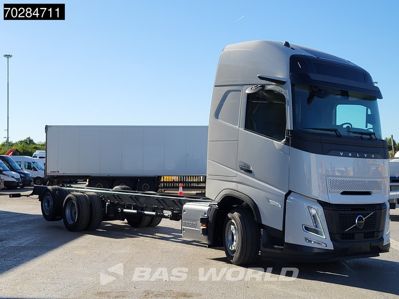 Volvo FH 62 R AERO 6X2 NEW Horsetruck chassis Lift+Lenkachse Dynamic Steering Mirror cam Euro 6 - Châssis cabine: photos 3 Volvo FH 62 R AERO 6X2 NEW Horsetruck chassis Lift+Lenkachse Dynamic Steering Mirror cam Euro 6 - Châssis cabine: photos 3