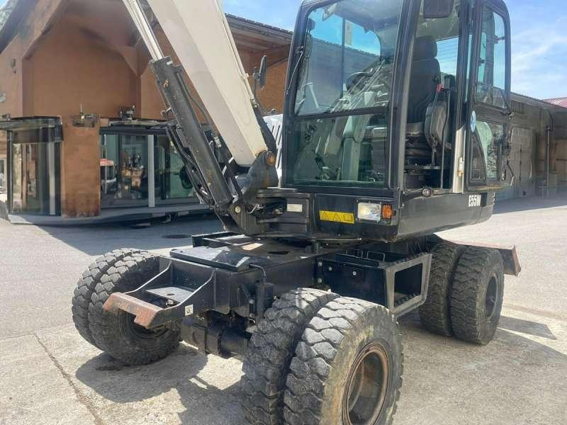 Bobcat E55W - Pelle sur pneus: photos 4 Bobcat E55W - Pelle sur pneus: photos 4