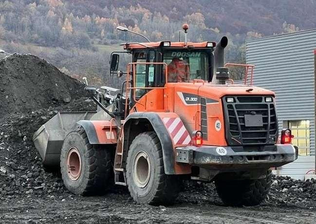 Doosan DL300 - Chargeuse sur pneus: photos 3 Doosan DL300 - Chargeuse sur pneus: photos 3