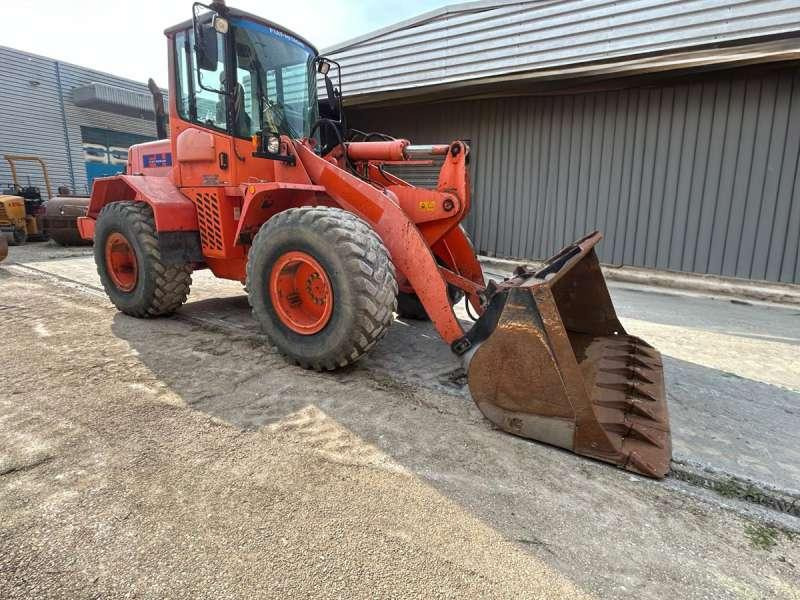 Hitachi W130A - Chargeuse sur pneus: photos 3 Hitachi W130A - Chargeuse sur pneus: photos 3