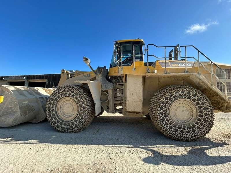 Komatsu WA600-8E0 - Chargeuse sur pneus: photos 3 Komatsu WA600-8E0 - Chargeuse sur pneus: photos 3