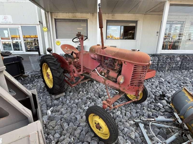 MASSEY-HARRIS PONY 812 - Tracteur agricole: photos 2 MASSEY-HARRIS PONY 812 - Tracteur agricole: photos 2