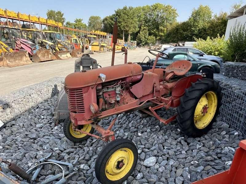 MASSEY-HARRIS PONY 812 - Tracteur agricole: photos 1 MASSEY-HARRIS PONY 812 - Tracteur agricole: photos 1