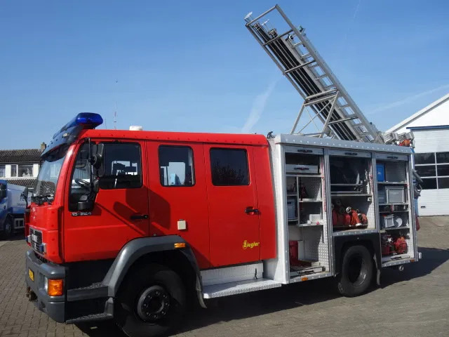 MAN 15 224-with winch 2500liter tank manual gearbox ,ziegler pomp - Camion de pompier: photos 2 MAN 15 224-with winch 2500liter tank manual gearbox ,ziegler pomp - Camion de pompier: photos 2