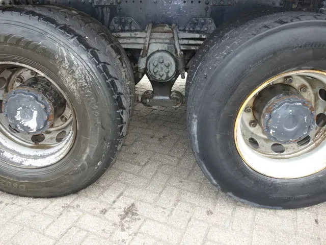MAN TGA 35.360 8X4 MIXER STEEL SPRINGS BIG AXELS MANUAL POMP - Camion malaxeur: photos 4 MAN TGA 35.360 8X4 MIXER STEEL SPRINGS BIG AXELS MANUAL POMP - Camion malaxeur: photos 4