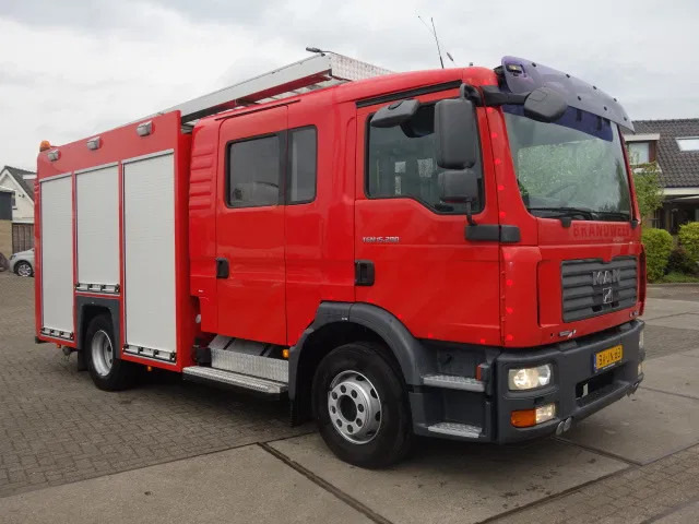 MAN TGM 15.290 15-280 BOMBEROS FIRE TRUCK, 3000 LITER PER MIN - Camion de pompier: photos 1 MAN TGM 15.290 15-280 BOMBEROS FIRE TRUCK, 3000 LITER PER MIN - Camion de pompier: photos 1