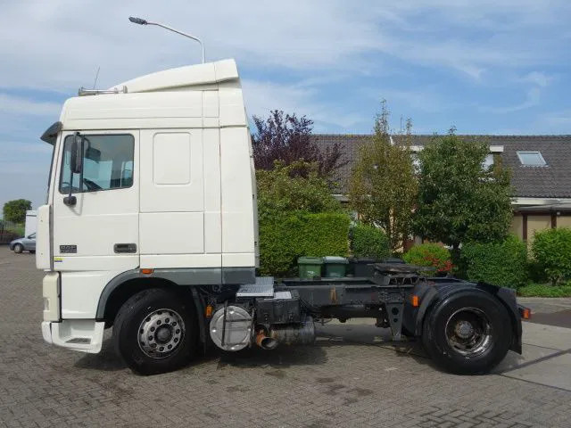DAF XF 430 EURO3 MANAULE GEAR - Tracteur routier: photos 5 DAF XF 430 EURO3 MANAULE GEAR - Tracteur routier: photos 5
