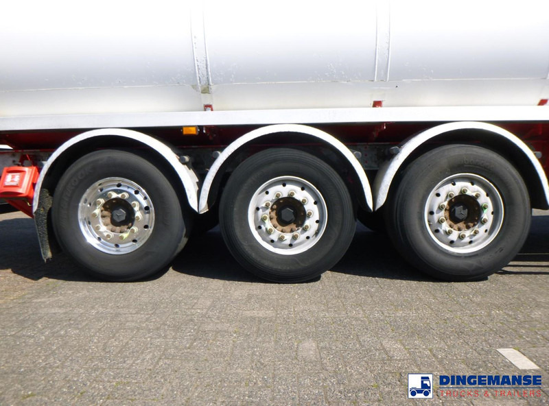 Lakeland Fuel tank alu 42.8 m3 / 6 comp - Semi-remorque citerne: photos 5 Lakeland Fuel tank alu 42.8 m3 / 6 comp - Semi-remorque citerne: photos 5