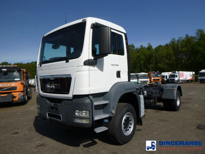 MAN TGS 19.360 4X2 BBS manual Euro 2 chassis + PTO - Châssis cabine: photos 1 MAN TGS 19.360 4X2 BBS manual Euro 2 chassis + PTO - Châssis cabine: photos 1