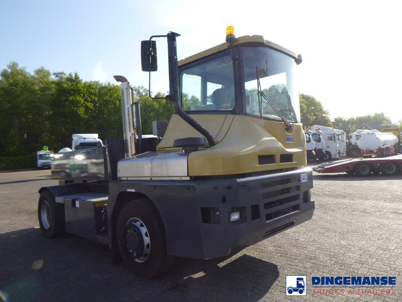 MOL RM 255 4X4 terminal drawbar tractor 150 ton - Tracteur portuaire: photos 2 MOL RM 255 4X4 terminal drawbar tractor 150 ton - Tracteur portuaire: photos 2