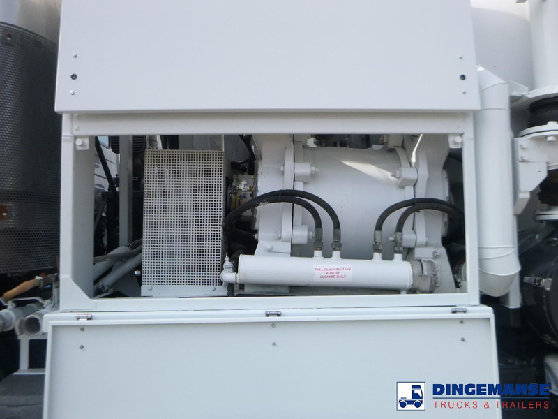 Camion hydrocureur Mercedes-Benz Actros 3241 8x4 RHD Huwer vacuum tank / hydrocureur 15 m3: photos 10