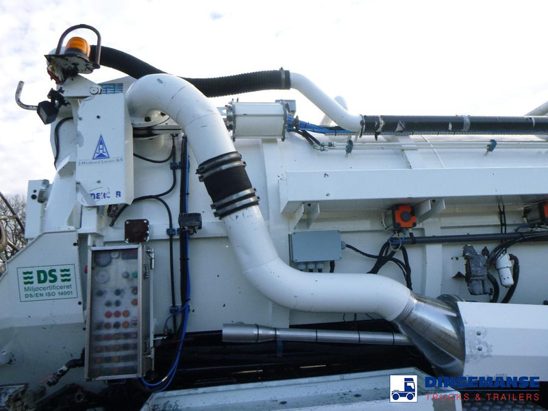 Scania P124-420 6x2 vacuum tank 10.5 m3 - Camion hydrocureur: photos 5 Scania P124-420 6x2 vacuum tank 10.5 m3 - Camion hydrocureur: photos 5