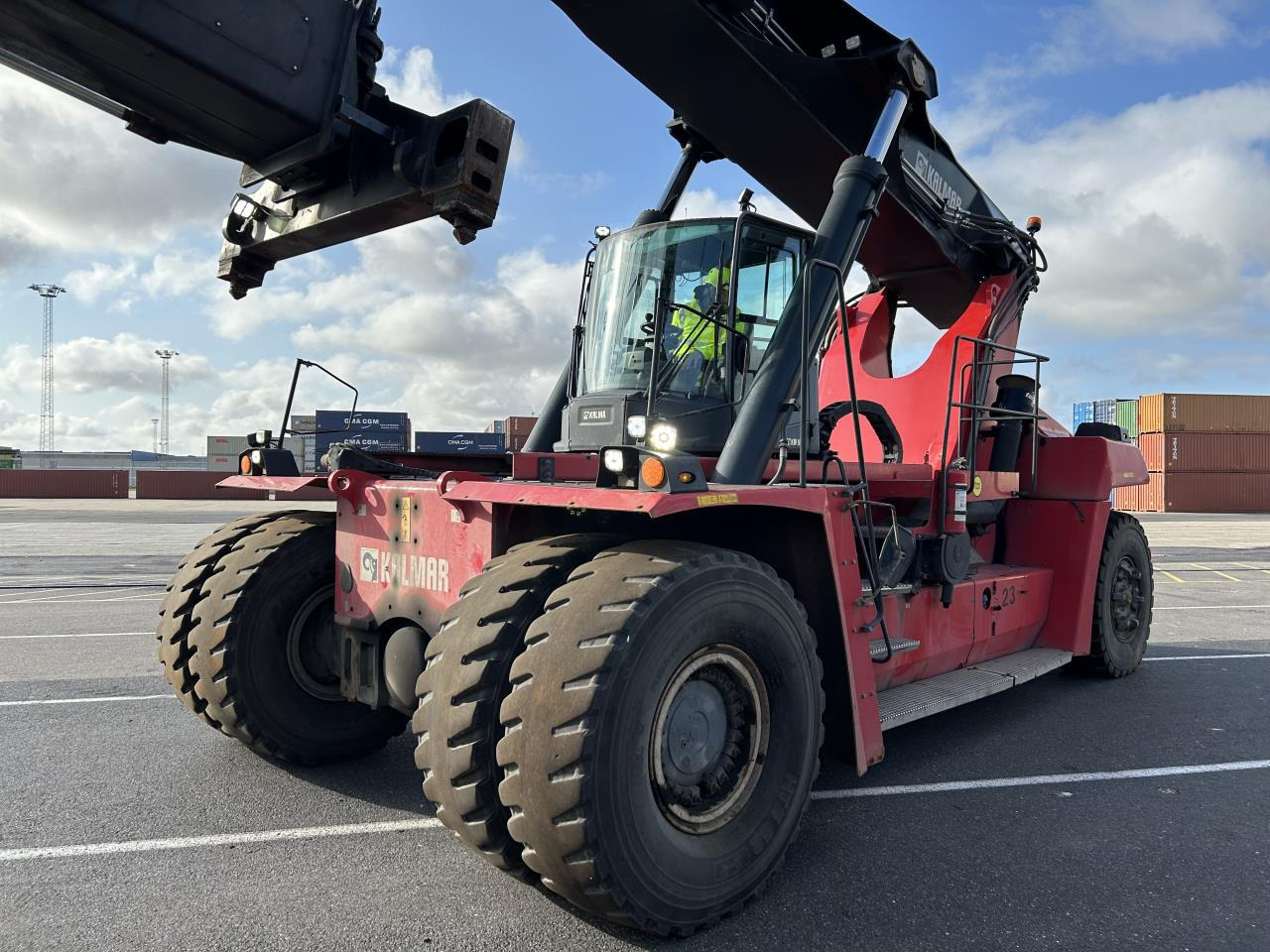 Kalmar DRG450-65S5 - Reach stacker: photos 2 Kalmar DRG450-65S5 - Reach stacker: photos 2
