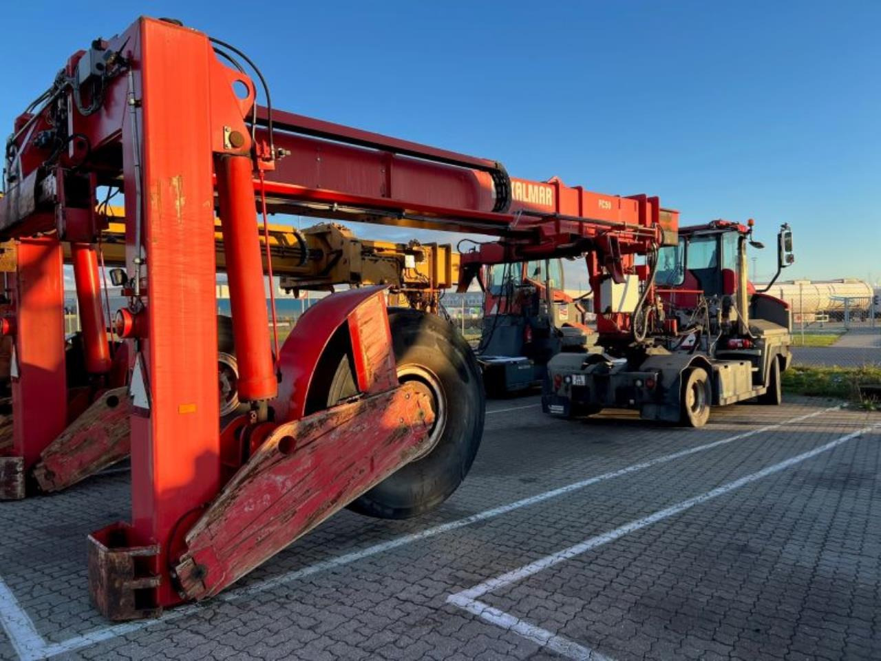 Kalmar FC50 20-40” - Chariot porte-conteneur: photos 1 Kalmar FC50 20-40” - Chariot porte-conteneur: photos 1