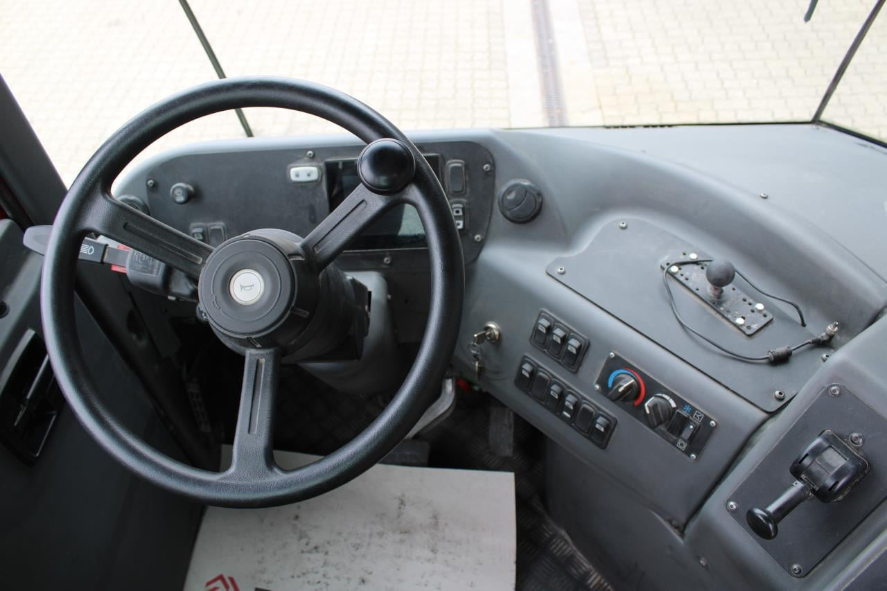 Kalmar T2I 4X2 - Tracteur portuaire: photos 4 Kalmar T2I 4X2 - Tracteur portuaire: photos 4