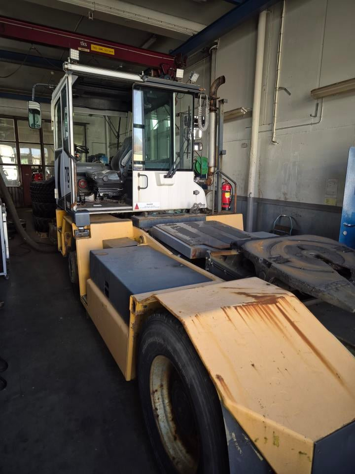 Kalmar TR618I - Tracteur portuaire: photos 2 Kalmar TR618I - Tracteur portuaire: photos 2