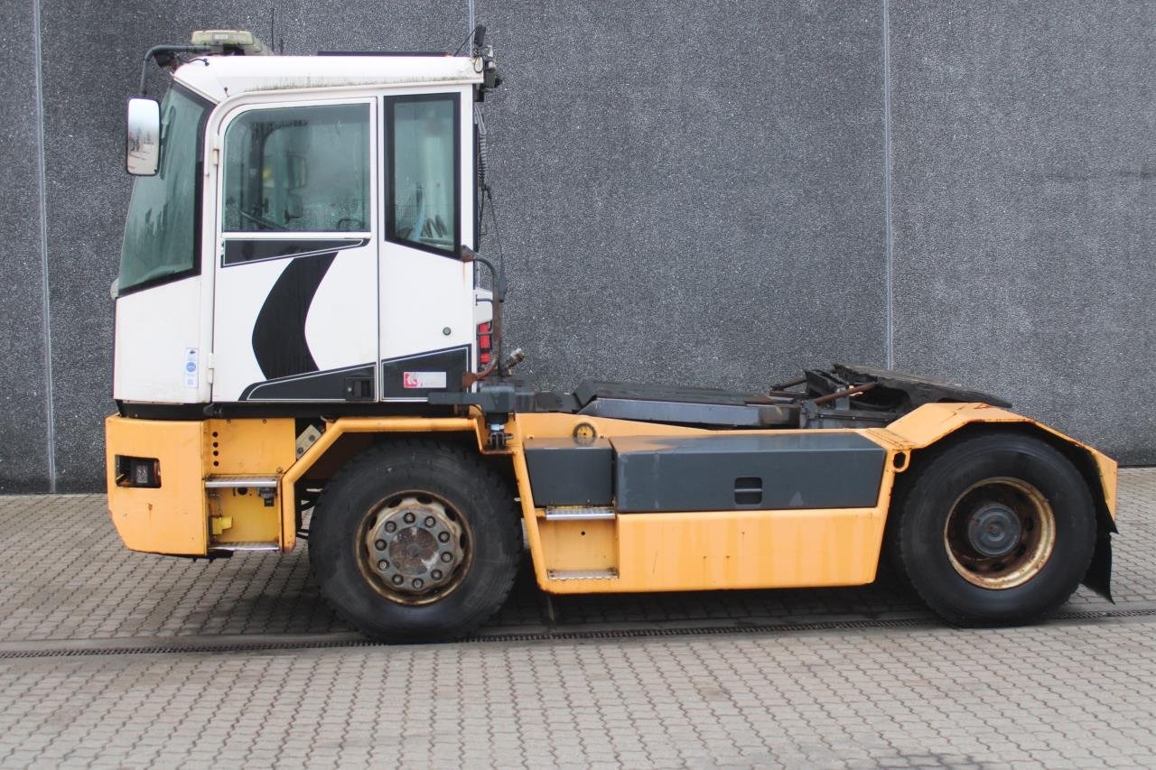Kalmar TR618I - Tracteur portuaire: photos 1 Kalmar TR618I - Tracteur portuaire: photos 1