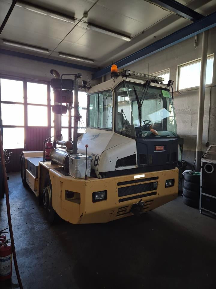 Kalmar TR618I - Tracteur portuaire: photos 1 Kalmar TR618I - Tracteur portuaire: photos 1
