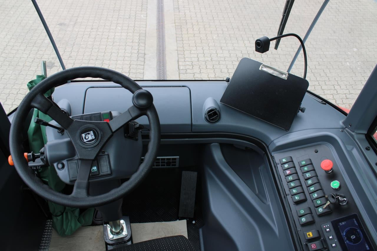 Kalmar TRL618I 4X4 - Tracteur portuaire: photos 4 Kalmar TRL618I 4X4 - Tracteur portuaire: photos 4