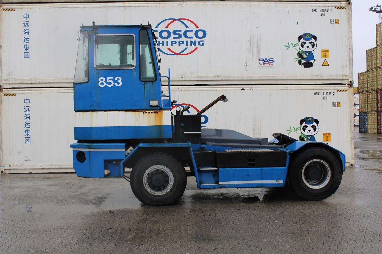 Kalmar TRX242 - Tracteur portuaire: photos 1 Kalmar TRX242 - Tracteur portuaire: photos 1