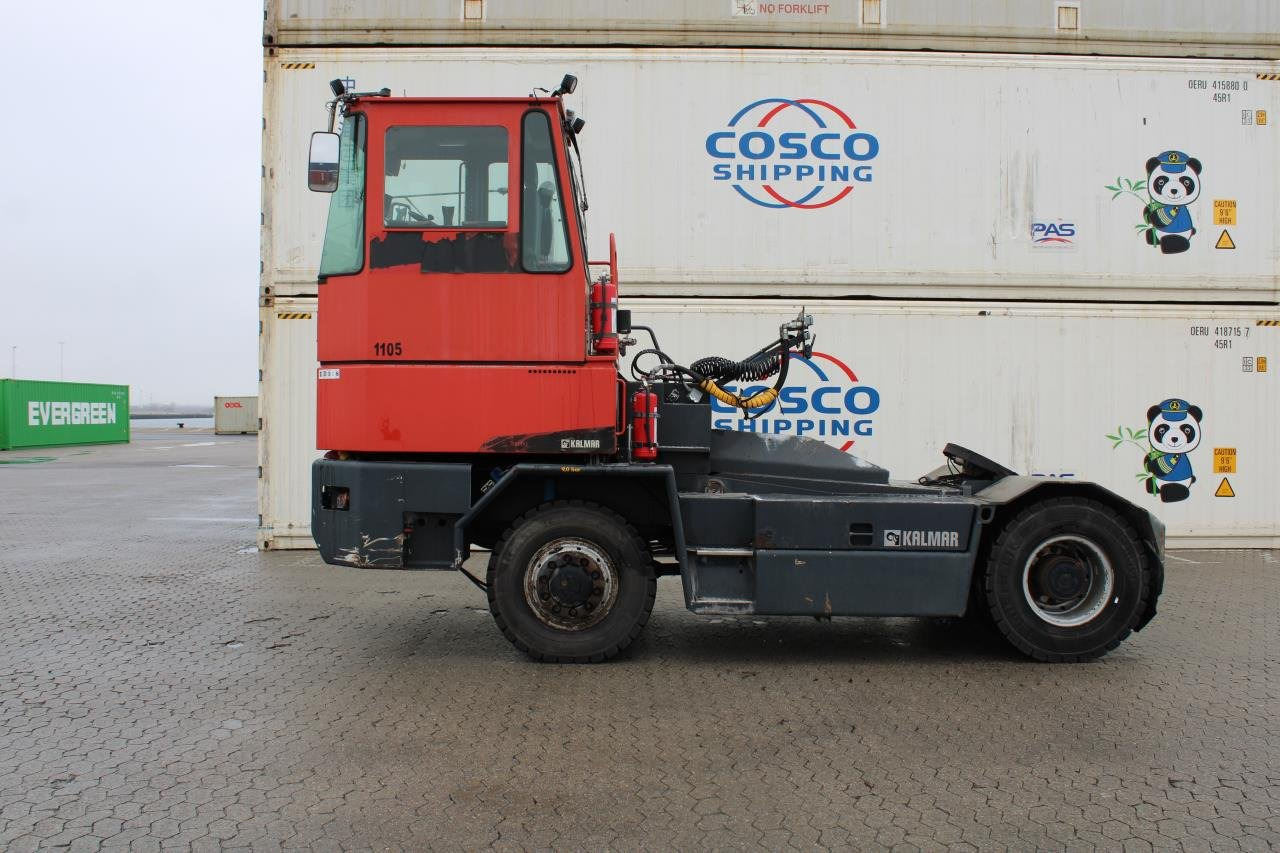 Kalmar TRX242 - Tracteur portuaire: photos 1 Kalmar TRX242 - Tracteur portuaire: photos 1