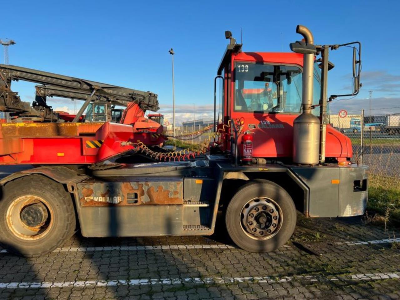 Kalmar TT618I - Tracteur portuaire: photos 2 Kalmar TT618I - Tracteur portuaire: photos 2