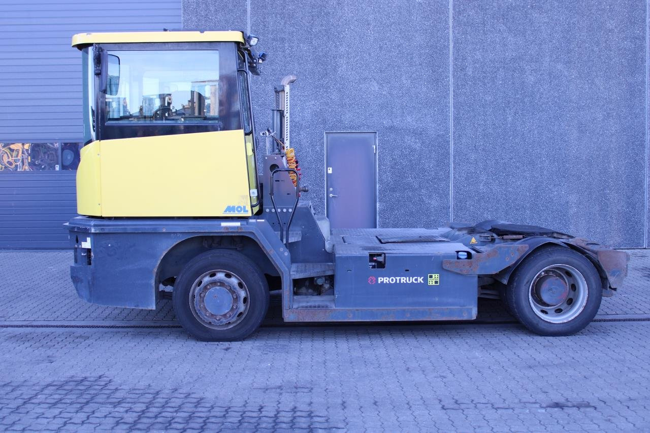 MOL RM255 4X4 - Tracteur portuaire: photos 1 MOL RM255 4X4 - Tracteur portuaire: photos 1