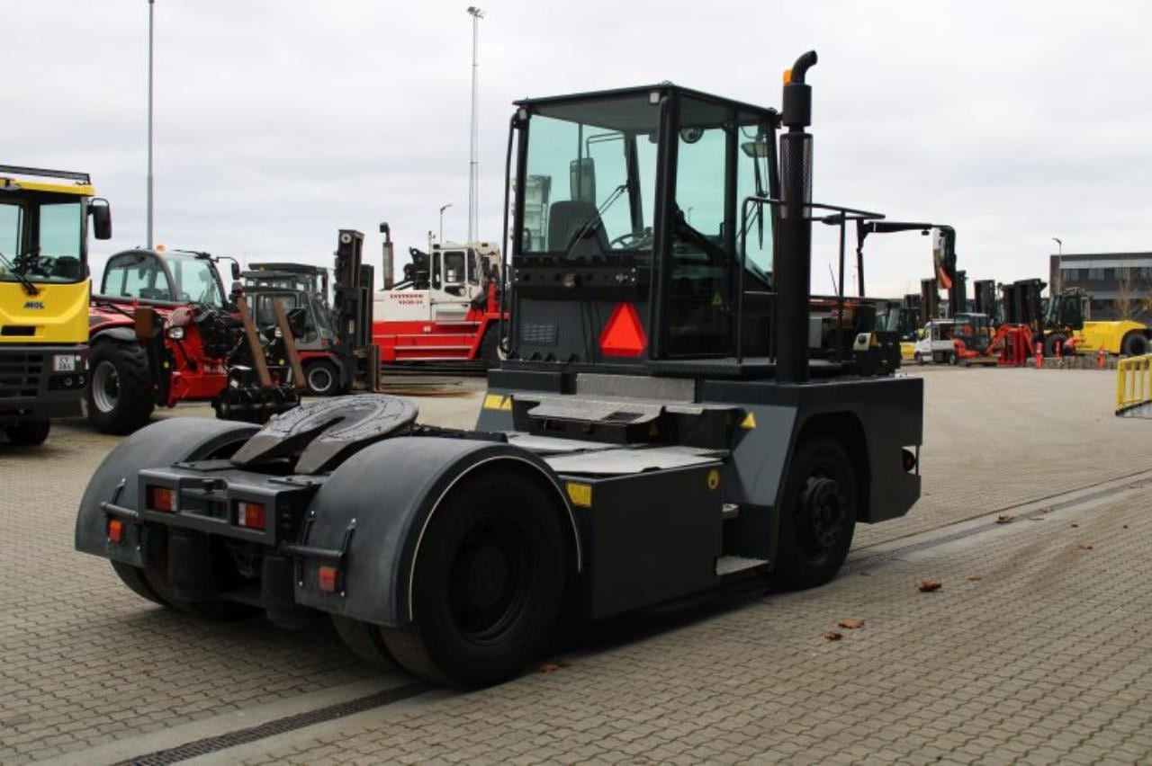 Mafi MT25 - Tracteur portuaire: photos 3 Mafi MT25 - Tracteur portuaire: photos 3