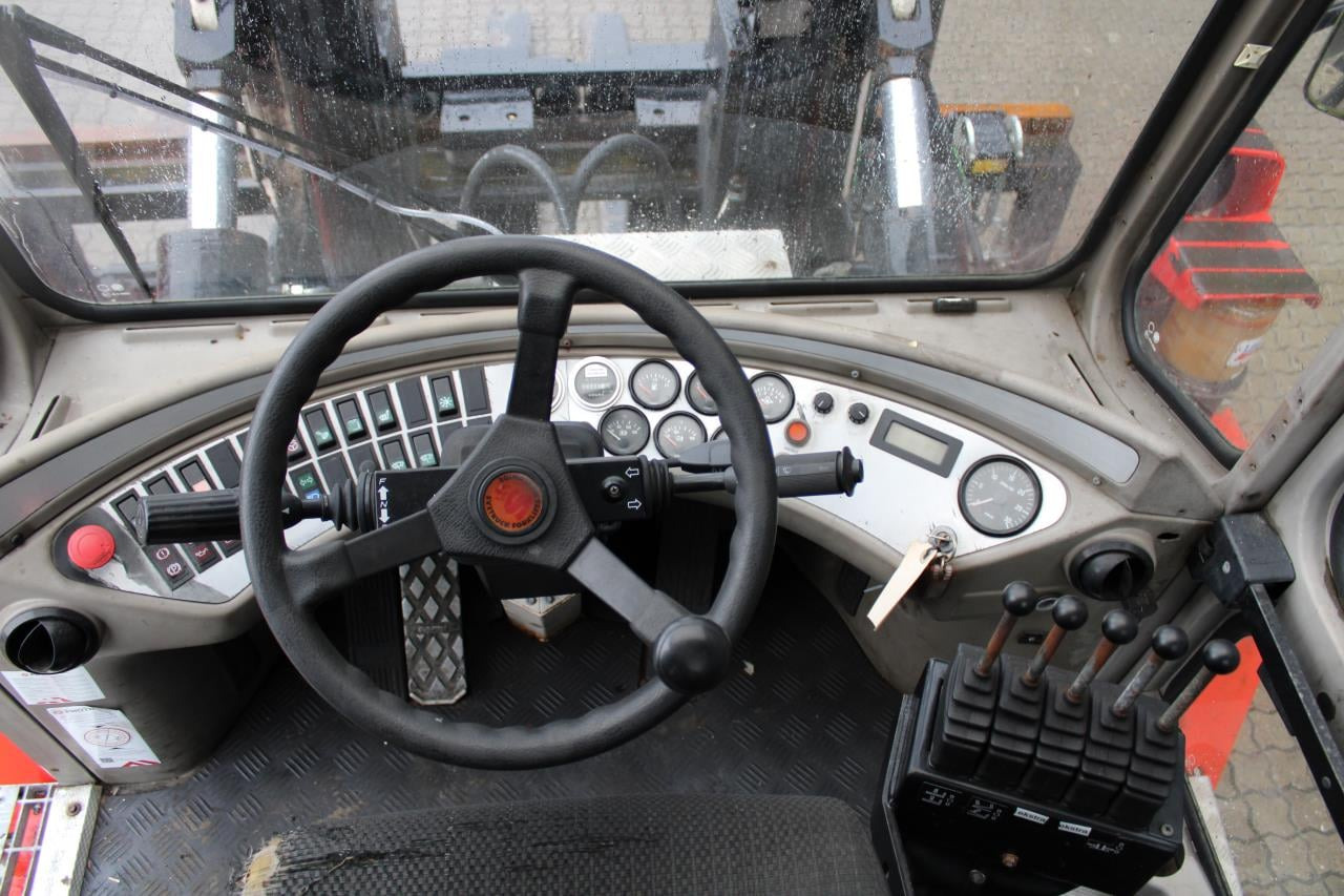 SveTruck 15120-35 - Chariot élévateur diesel: photos 4 SveTruck 15120-35 - Chariot élévateur diesel: photos 4