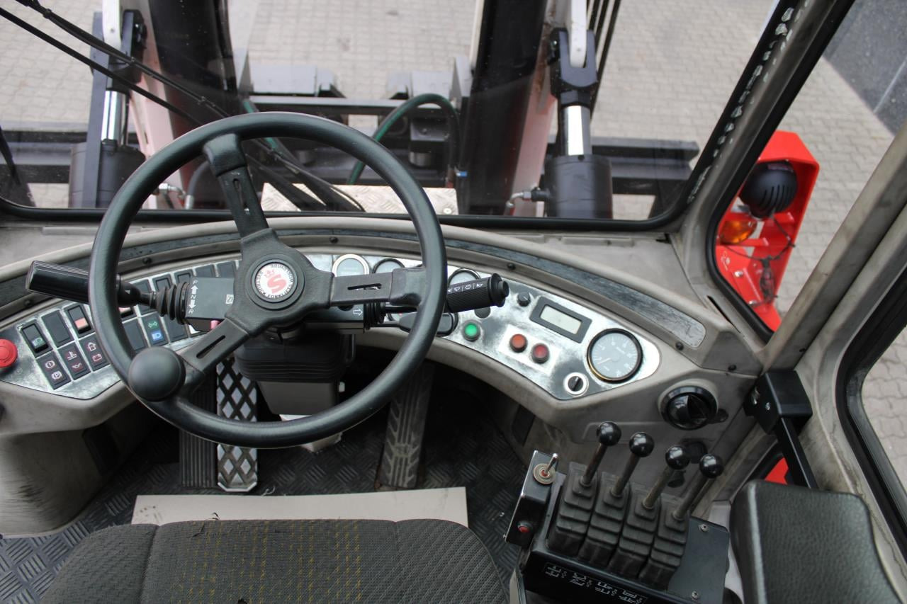 SveTruck 1875-33 - Chariot élévateur diesel: photos 4 SveTruck 1875-33 - Chariot élévateur diesel: photos 4