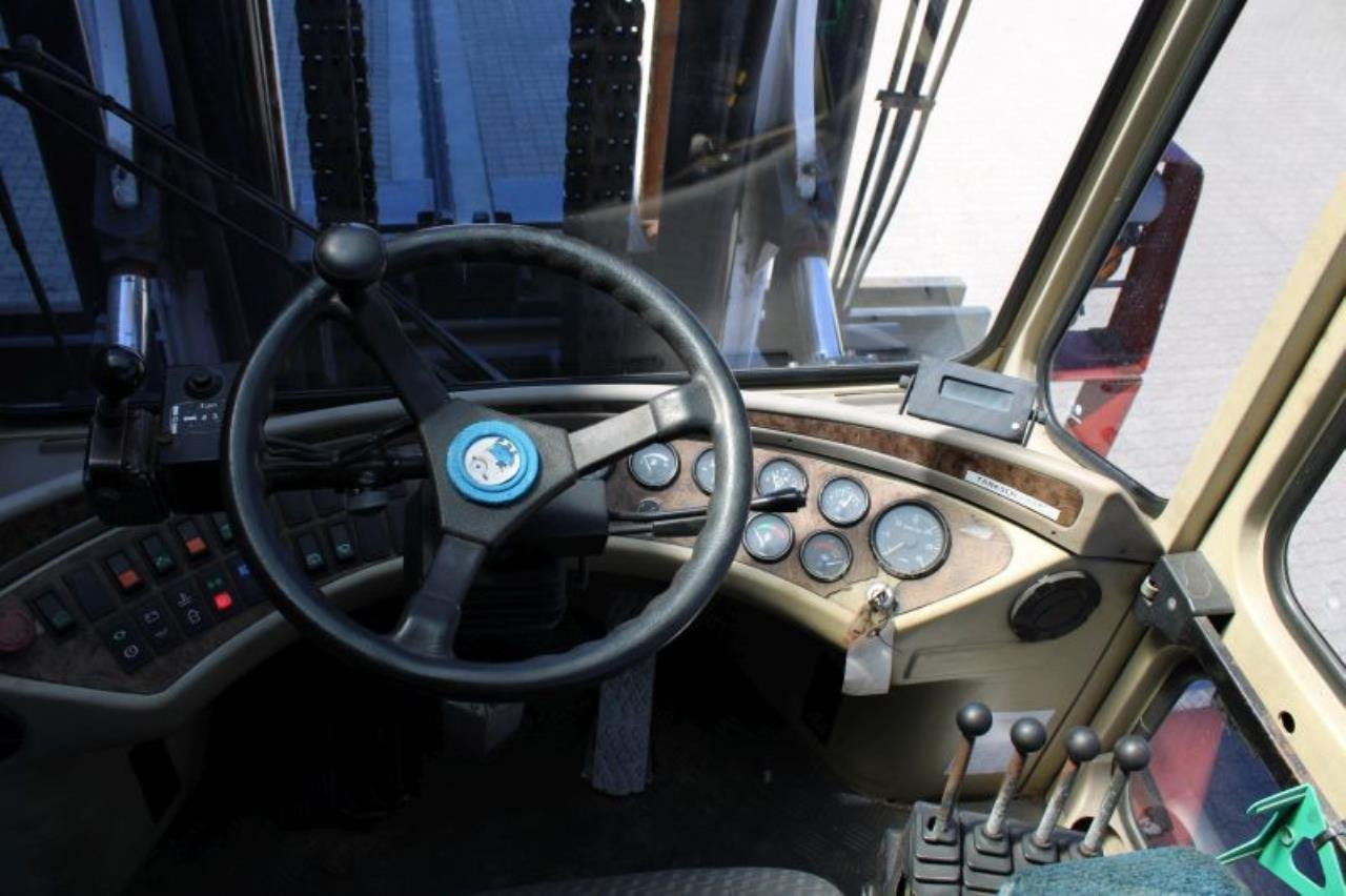 SveTruck 25120-42 - Chariot élévateur diesel: photos 4 SveTruck 25120-42 - Chariot élévateur diesel: photos 4