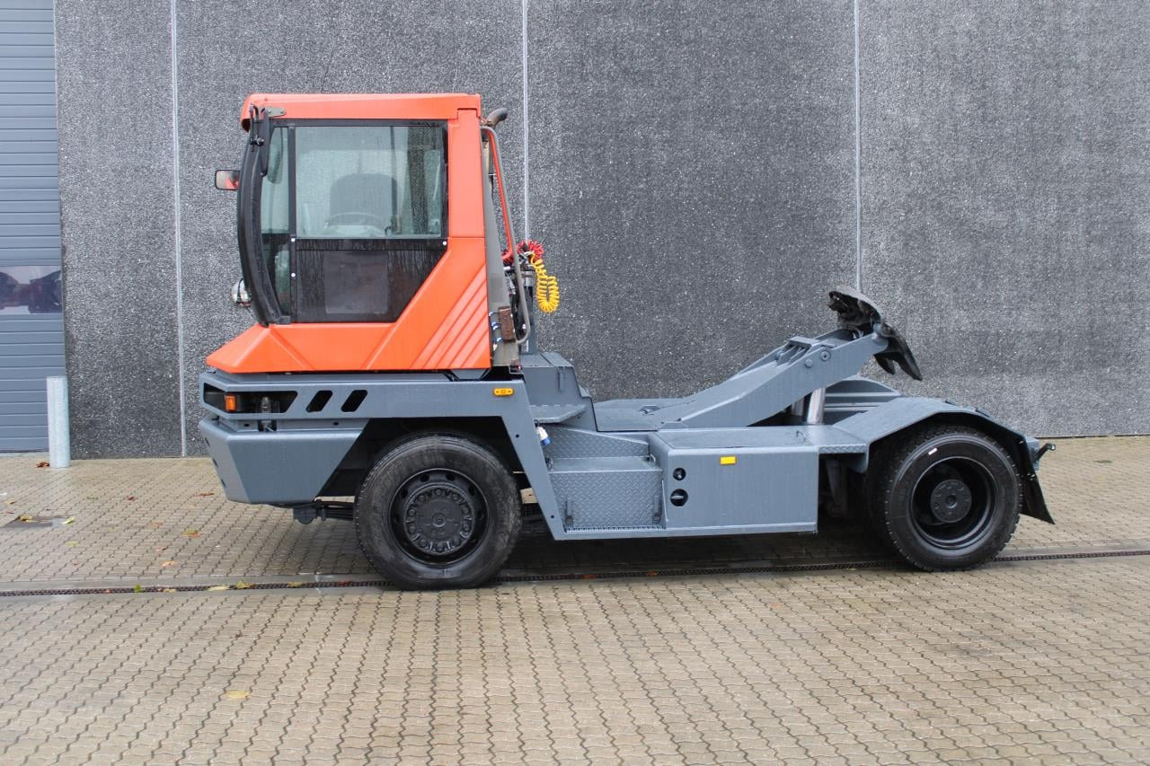Terberg RT222 - Tracteur portuaire: photos 1 Terberg RT222 - Tracteur portuaire: photos 1
