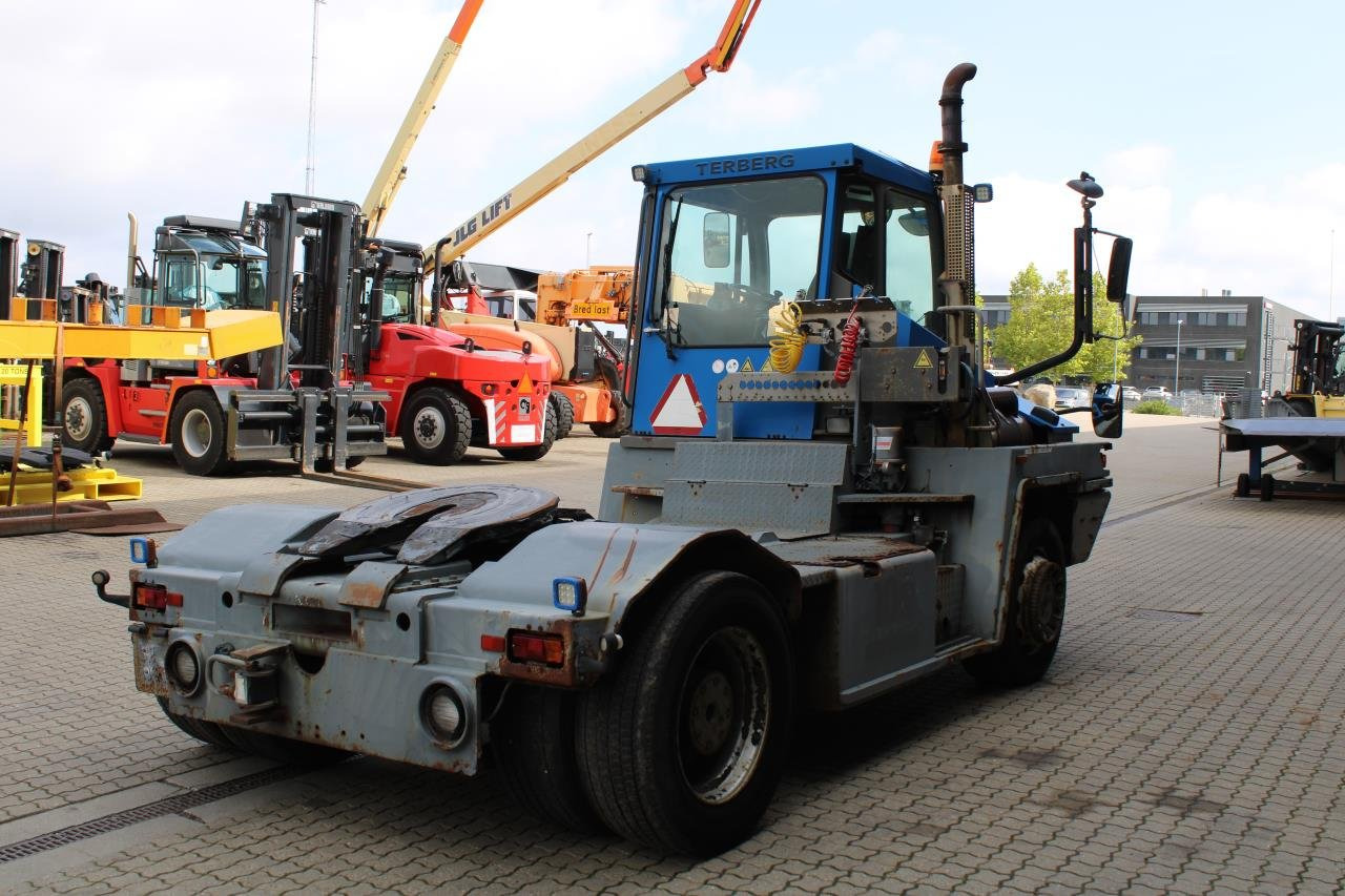 Terberg RT222 - Tracteur portuaire: photos 3 Terberg RT222 - Tracteur portuaire: photos 3