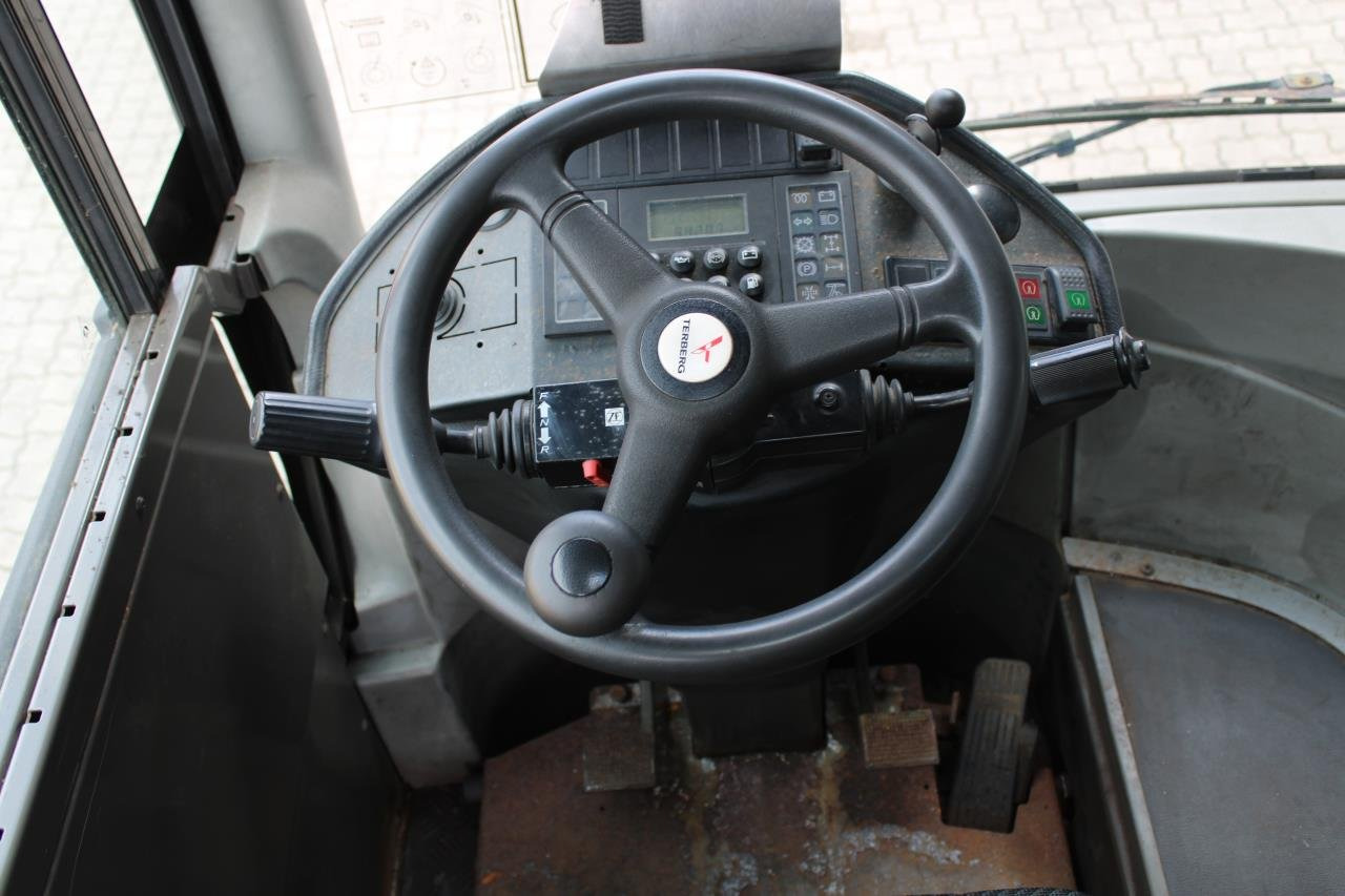 Terberg RT222 - Tracteur portuaire: photos 4 Terberg RT222 - Tracteur portuaire: photos 4