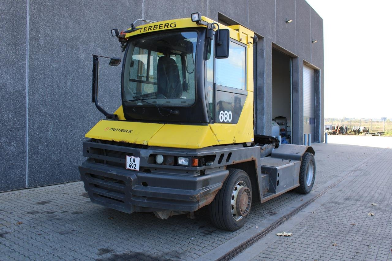 Terberg RT282 - Tracteur portuaire: photos 2 Terberg RT282 - Tracteur portuaire: photos 2