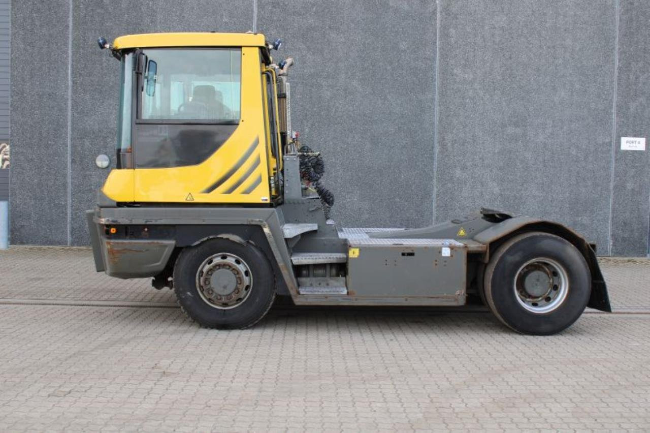 Terberg RT283 - Tracteur portuaire: photos 1 Terberg RT283 - Tracteur portuaire: photos 1