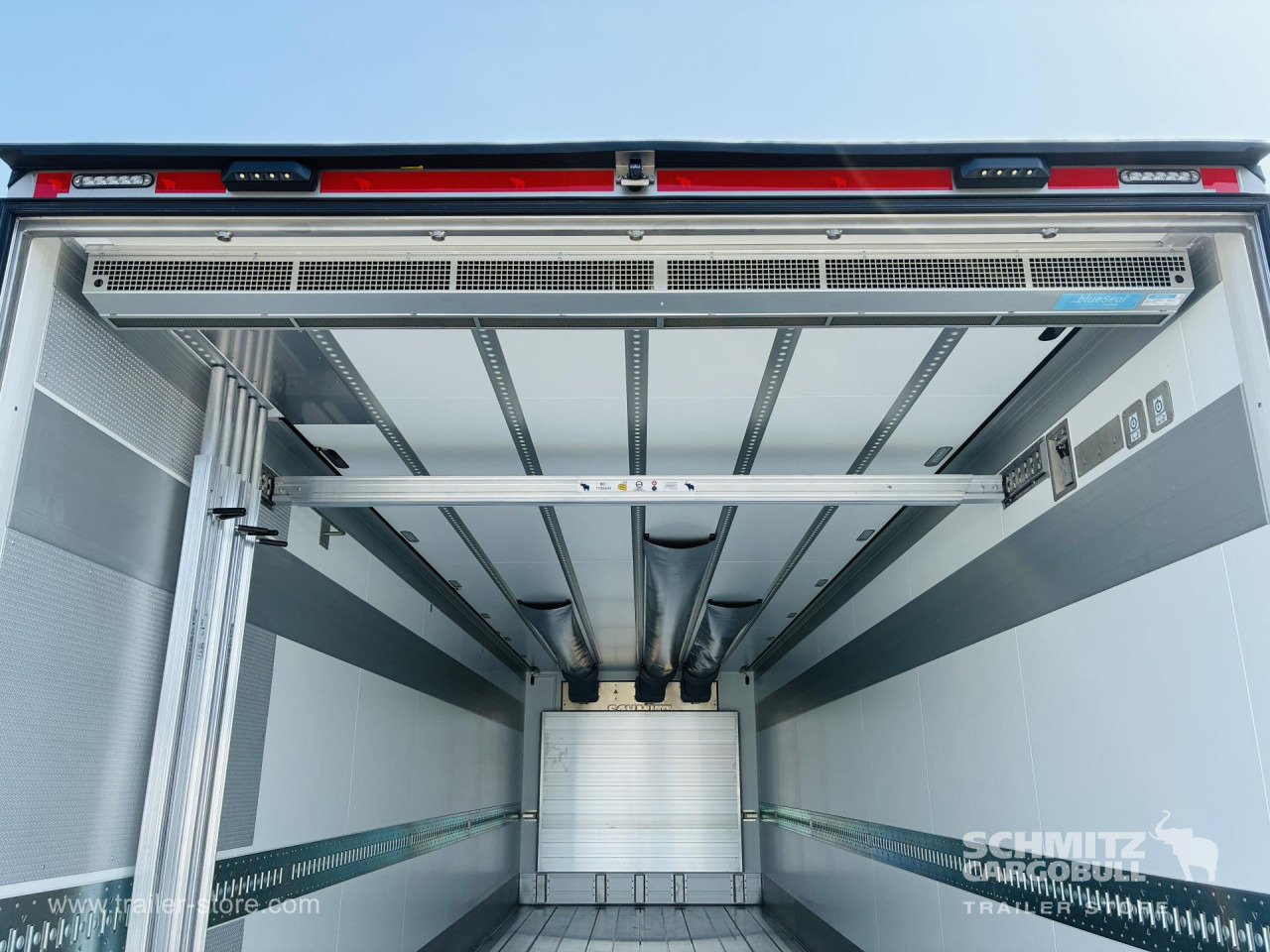 SCHMITZ Auflieger Tiefkühler Standard Taillift - Semi-remorque isothermique: photos 2 SCHMITZ Auflieger Tiefkühler Standard Taillift - Semi-remorque isothermique: photos 2