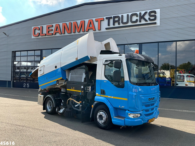 DAF FA LF 180 Euro 6 Johnston VS502 Just 138.807 km! - Balayeuse de voirie: photos 1 DAF FA LF 180 Euro 6 Johnston VS502 Just 138.807 km! - Balayeuse de voirie: photos 1