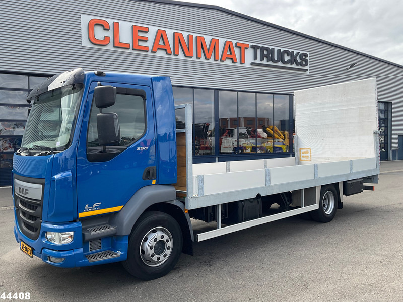 DAF FA LF 250 Euro 6 Autotransporter met laadklep - Camion porte-voitures: photos 1 DAF FA LF 250 Euro 6 Autotransporter met laadklep - Camion porte-voitures: photos 1