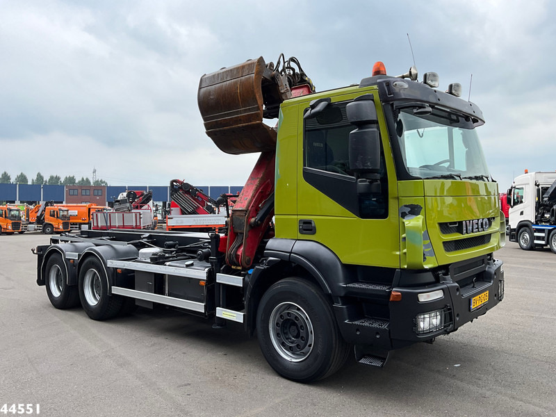 Iveco AD260T41 6x4 HMF 16 Tonmeter Z-kraan - Camion - système de câble, Camion grue: photos 3 Iveco AD260T41 6x4 HMF 16 Tonmeter Z-kraan - Camion - système de câble, Camion grue: photos 3