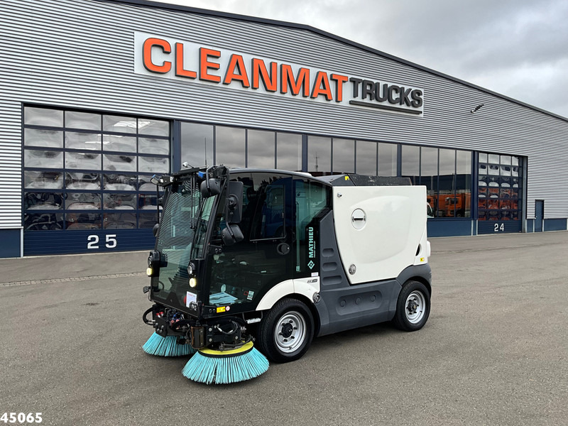 Mathieu MC 210 Azura Flex Euro 6 Just 8.800 km! - Balayeuse de voirie: photos 4 Mathieu MC 210 Azura Flex Euro 6 Just 8.800 km! - Balayeuse de voirie: photos 4