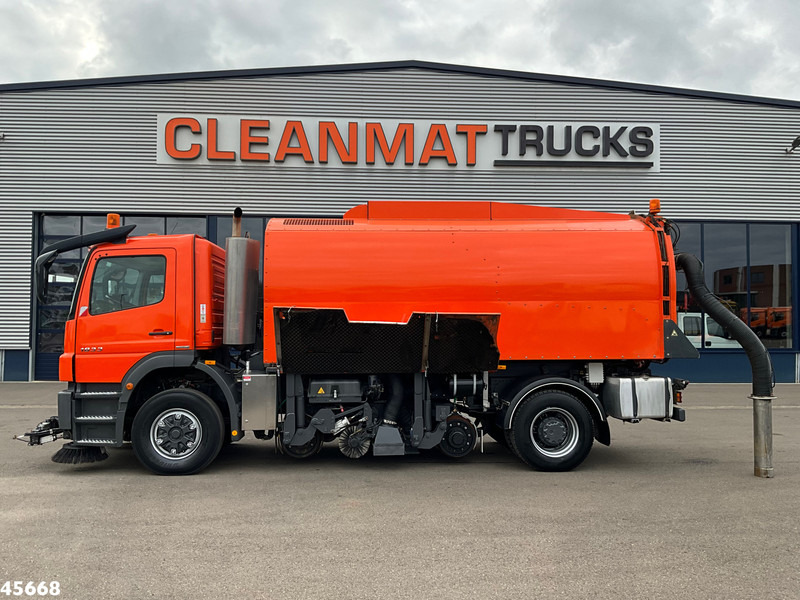 Mercedes-Benz Axor 1833 4x4 Schörling SORF Schienenreinigungs/Railway sweeper Just 38.680 Km! - Balayeuse de voirie: photos 1 Mercedes-Benz Axor 1833 4x4 Schörling SORF Schienenreinigungs/Railway sweeper Just 38.680 Km! - Balayeuse de voirie: photos 1