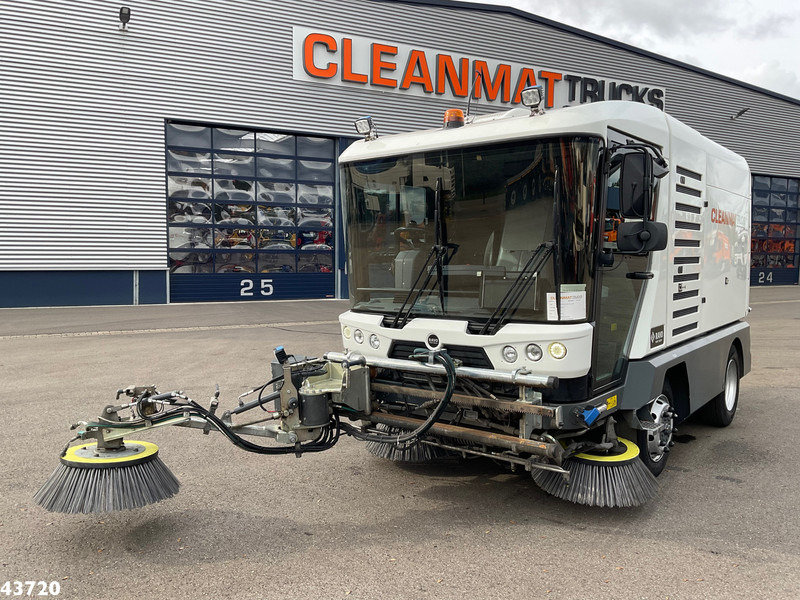 Ravo 540 STH Euro 6 with 3-rd brush - Balayeuse de voirie: photos 3 Ravo 540 STH Euro 6 with 3-rd brush - Balayeuse de voirie: photos 3