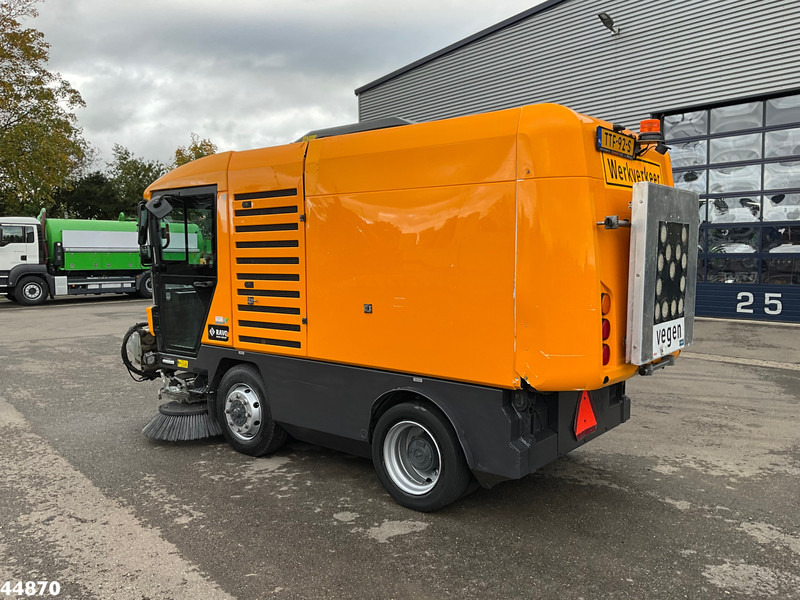 Ravo 540 with 3-rd brush - Balayeuse de voirie: photos 4 Ravo 540 with 3-rd brush - Balayeuse de voirie: photos 4