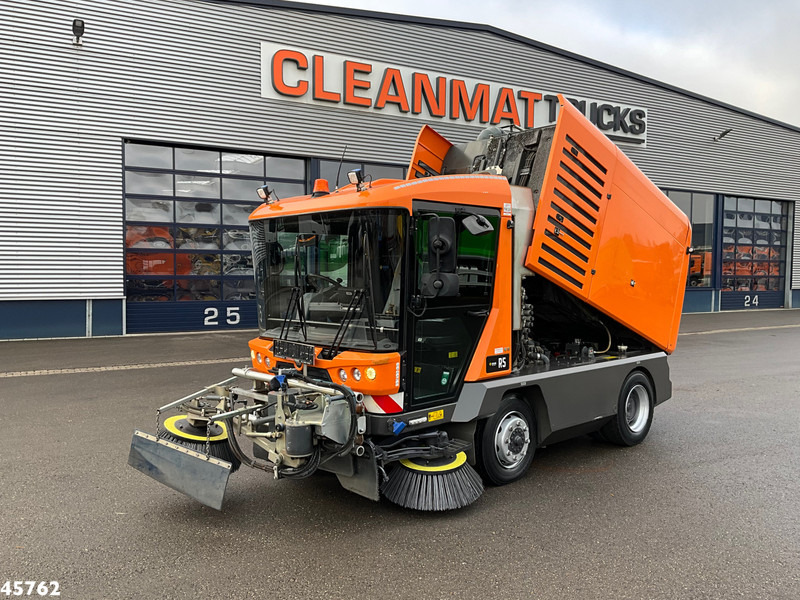 Ravo 580 Euro 6 with 3-rd brush - Balayeuse de voirie: photos 1 Ravo 580 Euro 6 with 3-rd brush - Balayeuse de voirie: photos 1