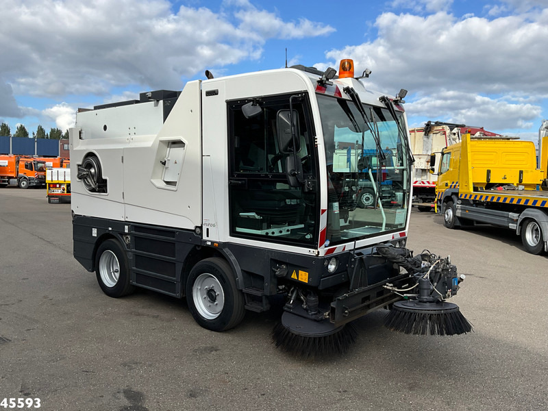 Schmidt Compact 400 Euro 6 with 3-rd brush - Balayeuse de voirie: photos 5 Schmidt Compact 400 Euro 6 with 3-rd brush - Balayeuse de voirie: photos 5