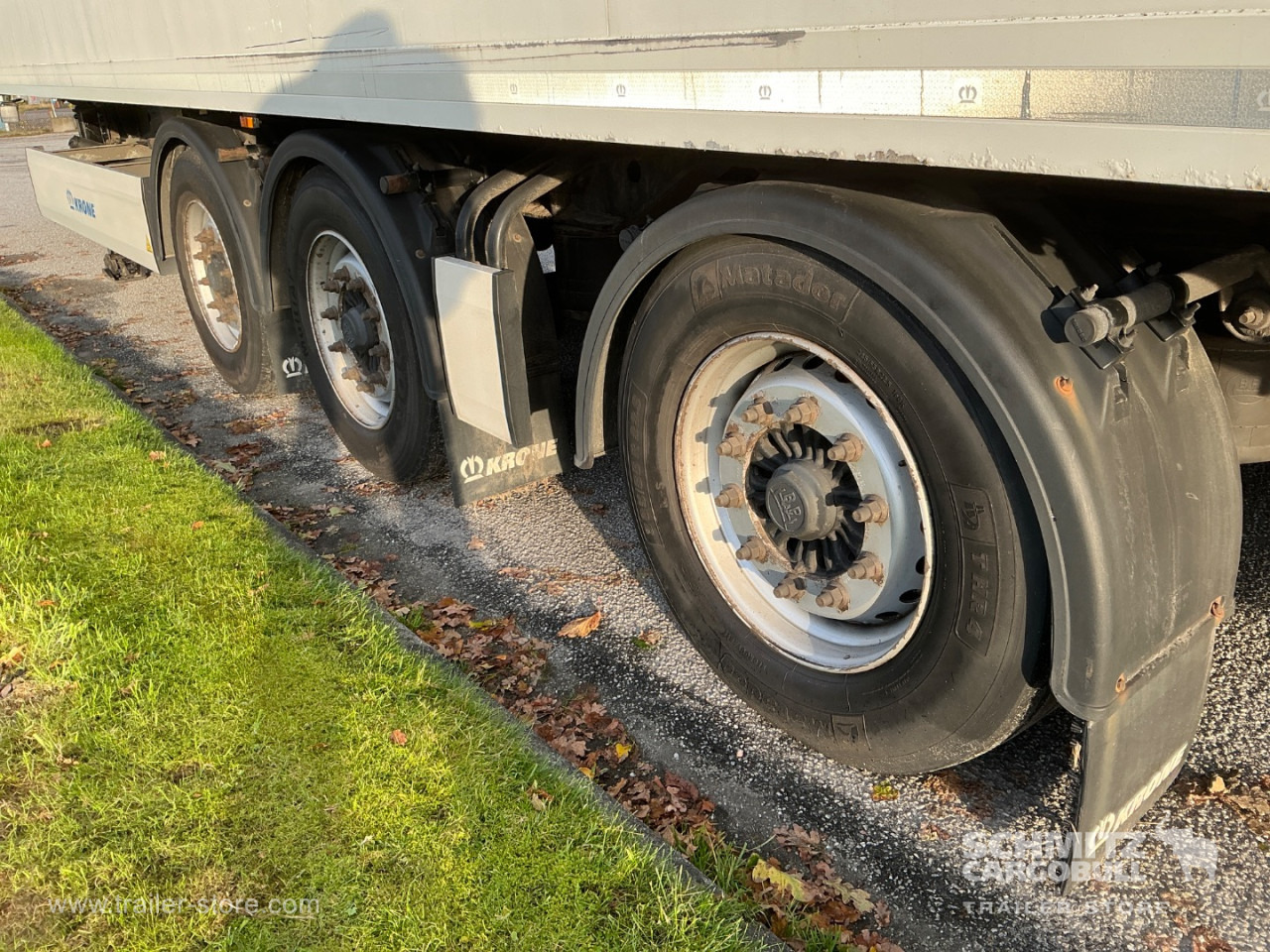 KRONE Reefer Standard Taillift - Semi-remorque isothermique: photos 5 KRONE Reefer Standard Taillift - Semi-remorque isothermique: photos 5