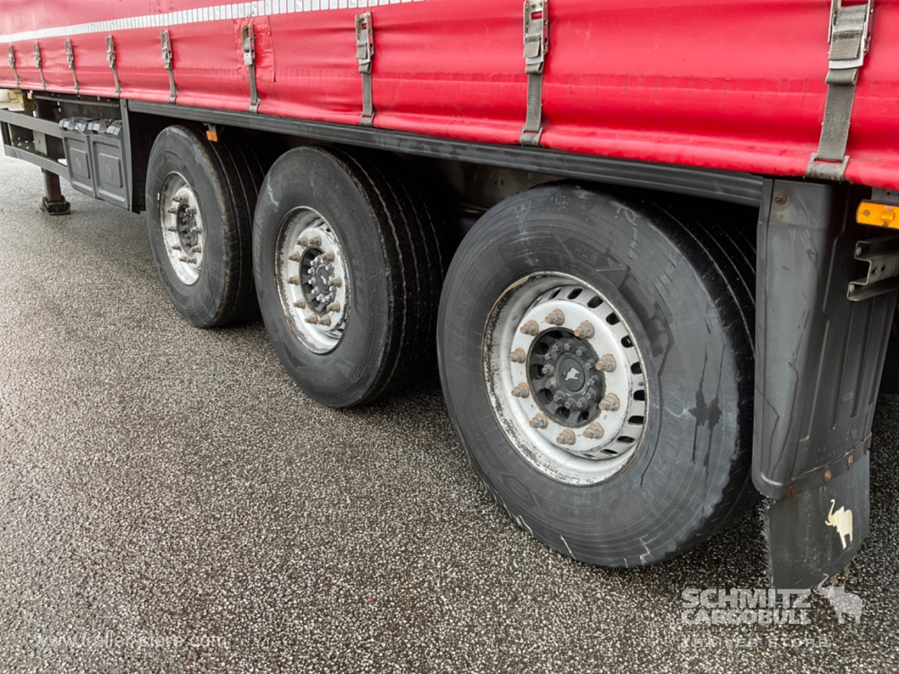 SCHMITZ Curtainsider Standard Forklift holder - Semi-remorque rideaux coulissants: photos 3 SCHMITZ Curtainsider Standard Forklift holder - Semi-remorque rideaux coulissants: photos 3